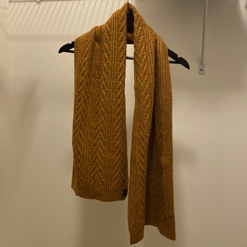 Super dry scarf barely worn